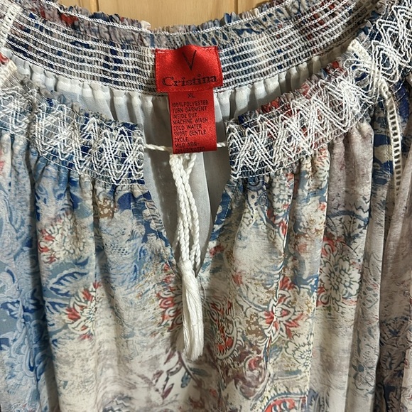 V Cristina Chic Blouse - Picture 2 of 4